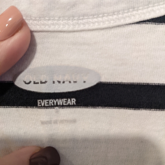 *10/$10* Women's Old Navy Striped Pineapple T-shirt Tee - Size Small - Picture 3 of 6